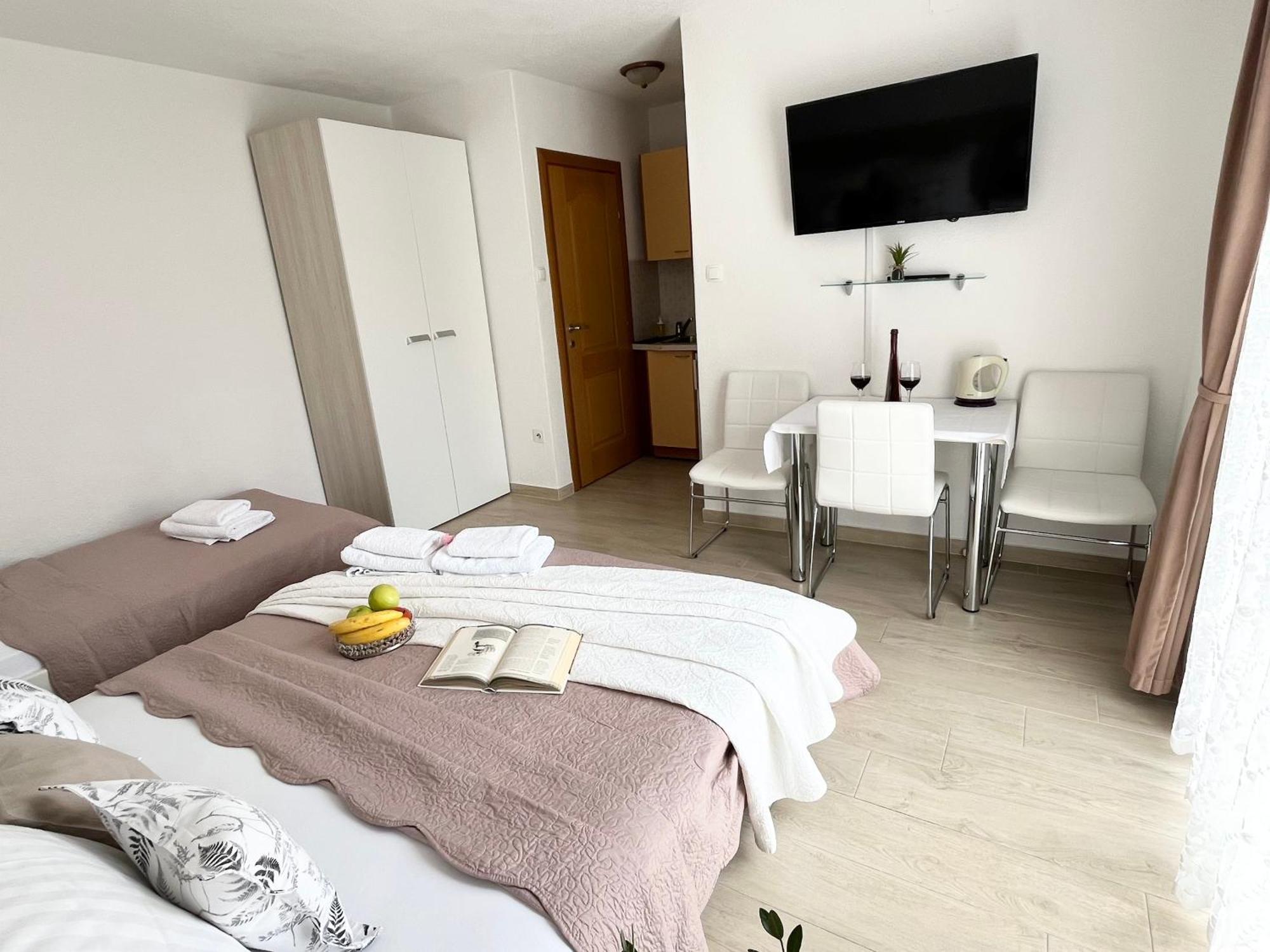 Apartments Irma Baška Voda Eksteriør billede